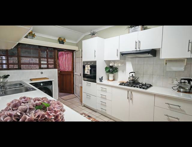 3 BEDROOM SIMPLEX FOR SALE IN CHASE VALLEY